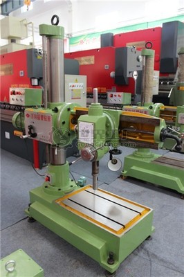 天河數(shù)控Z3132萬(wàn)向搖臂鉆床 高效精密加工的工業(yè)利器